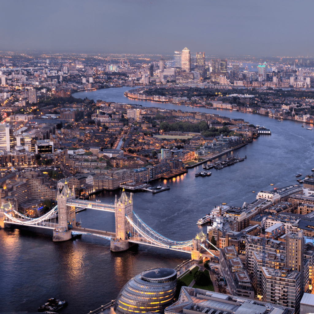 London is often so busy and bustling, that you forget it can be a city of love too. If you’re looking for 8 great first date ideas in London, we’ve got a list of interesting experiences that will still give you plenty of time to get to know each other. #1 Sky Garden London’s highest public garden, this botanical oasis is a breath of fresh air in a congested city environment. With many free tickets available for a lunch date or food and drink reservations in the evening, it’s a luscious experience that’s sure to get your relationship off to a great start. #2 Tower of London Outside of tourist season, the Tower of London is a lovely experience -even if you’re just walking around outside. With a few historic pubs nearby and a scenic route available to take you over Tower Bridge, it’s a great sunset experience for two. #3 Buckingham Palace Grounds See the world from the Queen’s perspective as you lunch on the Buckingham Palace Grounds in the summertime. Lucious greenery, perfectly-manicured lawns and delicious treats await you in this limited-run experience that’s ideal for a duo. #4 Richmond Park With loads of deer and other wildlife, this protected Royal Park is a must-see and the perfect place for a lunchtime date. Bring a picnic feast for two and indulge under the historic trees which dot the park. Great if you have dogs or love being in nature with photo opportunities that will look lovely in the afternoon sun. #5 South Bank Want a lively first date full of culture, music and people-watching? Then you have to go to South Bank London. With loads of great restaurants, bars and special events, there’s always something going on. And the views of the Thames are a stunning accompaniment. #6 Greenwich Cutty Sark One of the more unusual national museums, the Greenwich Cutty Sark is an interesting nautical experience surrounded by great pubs and restaurants. Tired of walking? Bring a blanket with a picnic hamper and find a pitch in Greenwich Park nearby. Want even more exploration? The Greenwich Observatory is also a short distance away. #7 Hyde Park Speaker’s Corner Want to hear preaching, discussion and arguments from the weird, wild and wonderful of London’s academic and philosophic community? Speaker’s Corner in Hyde Park is a place of protected free speech where the soapbox still reigns supreme. They explain, “In 1872, an act of parliament set aside this part of Hyde Park for public speaking. Even today, on a Sunday morning, it's not unusual to find crowds gathering at Speakers' Corner to listen to enthusiasts expounding their views. Anyone can turn up unannounced to speak on any subject, as long as the police consider their speeches lawful.” It’s an interesting talking point for any twosome to banter about. #8 Portobello Road Market Visit the world’s largest antique market and discover hidden treasures from the day’s gone by. While it can be busy, strolling through the shops and searching out items can make for a great bonding experience and is one of the more unusual first date ideas in London including southbank